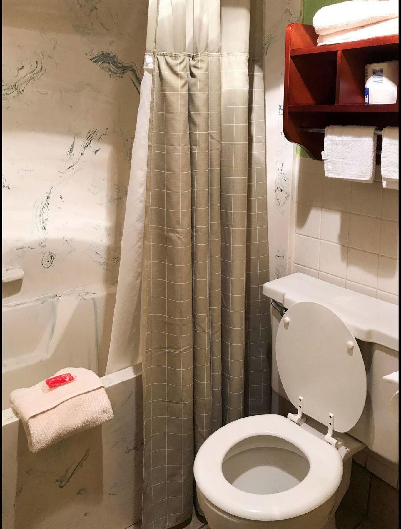 Milan Inn & Suites エクステリア 写真